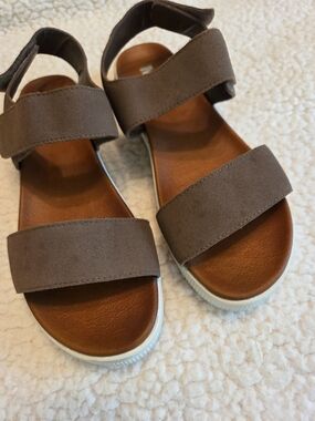 MIA Troy Chunky Olive Brown Velcro Strap Sandals 8.5 Suede Leather